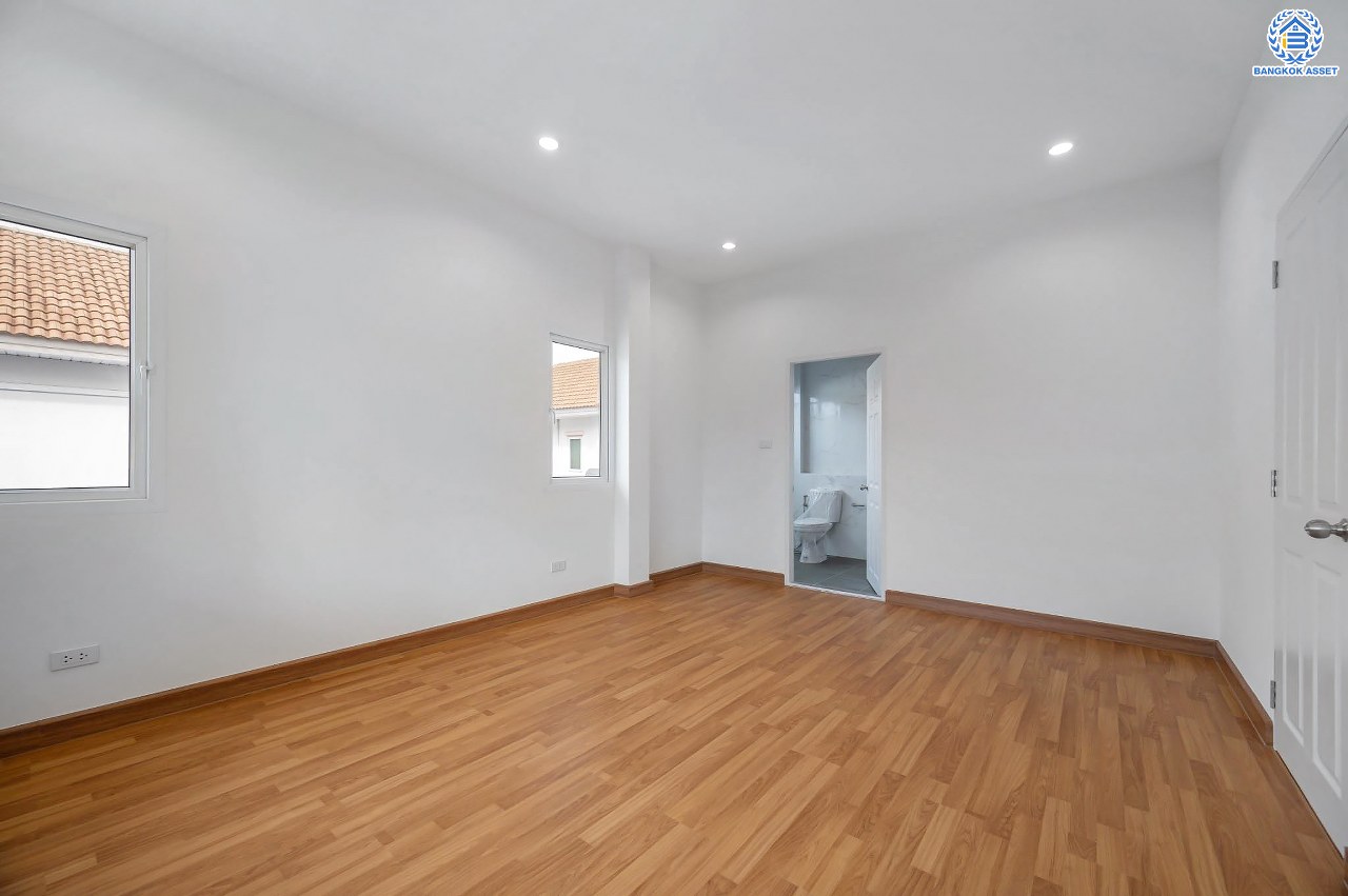 บ้านมือสองตกแต่งใหม่ โครงการ เพอร์เฟคเพลส1 ราชพฤกษ์ คุณภาพแบรนด์ Property Perfect เนื้อที่ 63.7 ตร.ว. พื้นที่ใช้สอย 122 ตร.ม. ตอบโจทย์ทุกการอยู่อาศัย ฟังก์ชัน 3 ห้องนอน 3 ห้องน้ำ 2 ที่จอดรถ บนทำเลติดถนนราชพฤกษ์ ใกล้วงเวียนพระราม5 รถไฟฟ้าสายสีม่วง "สถานีบางรักน้อยท่าอิฐ" และจุดขึ้นทางด่วน "กาญจนาภิเษก"